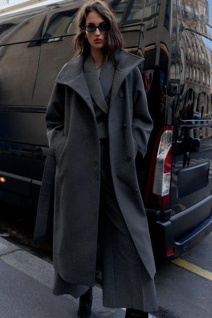 Cappotto morbido a collo alto con cintura