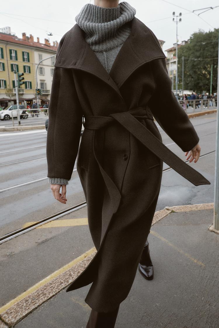 Cappotto morbido a collo alto con cintura