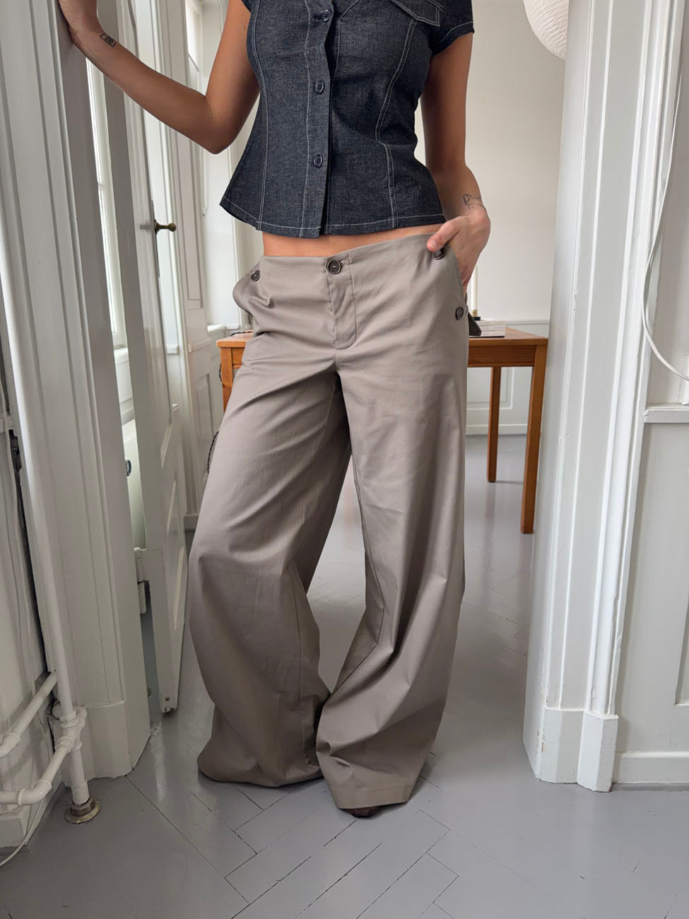 Lumeva - Pantalones con detalles abotonados